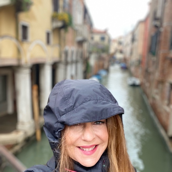 Meet your Posher, Lori - Picture 4 of 6